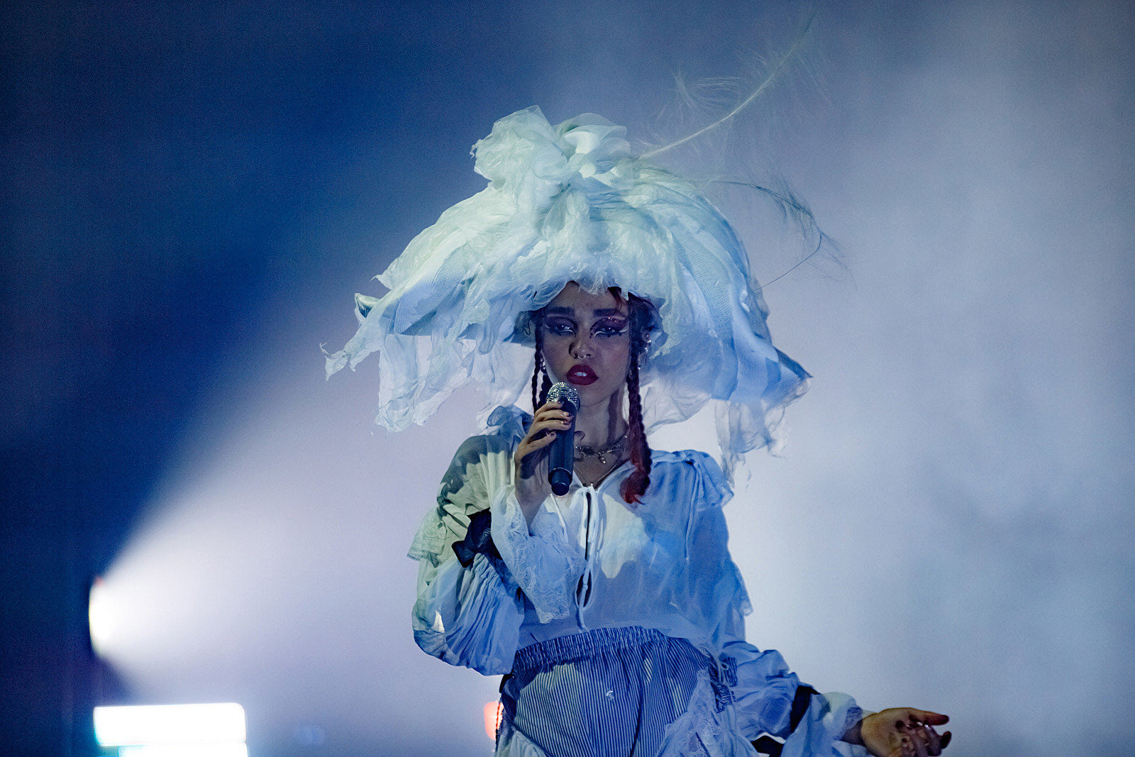 FKA twigs played Chicago’s Riviera Theatre (pics, video, setlist)