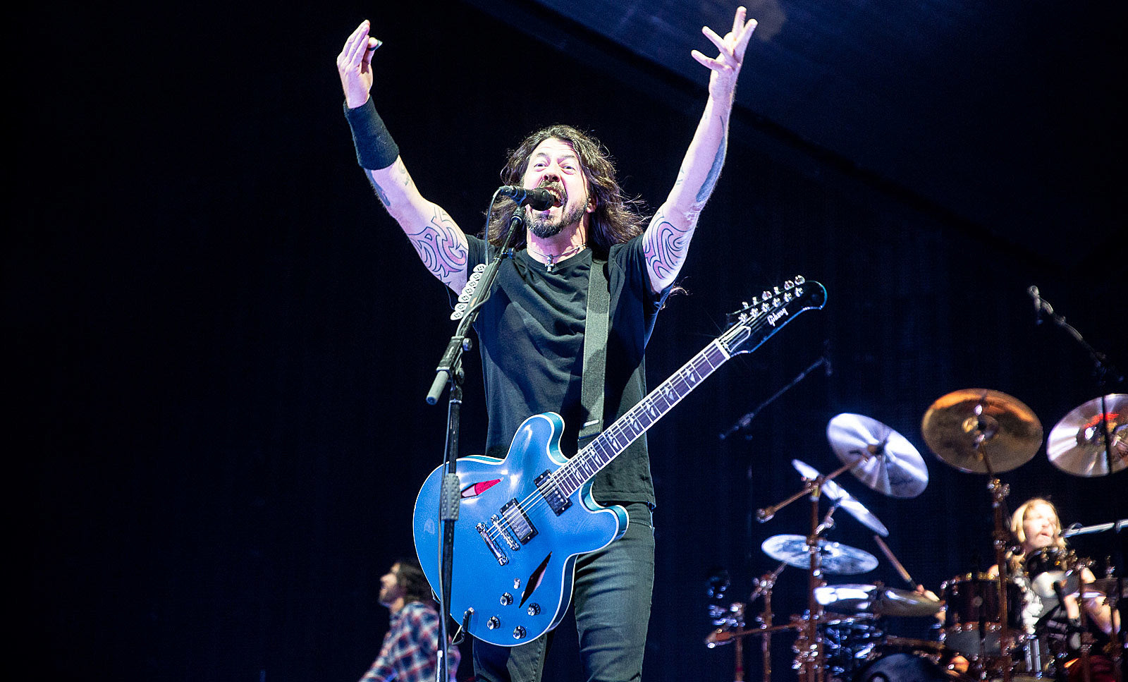 Anti-vaxxers (Ricky Schroder included) protested Foo Fighters’ CA show