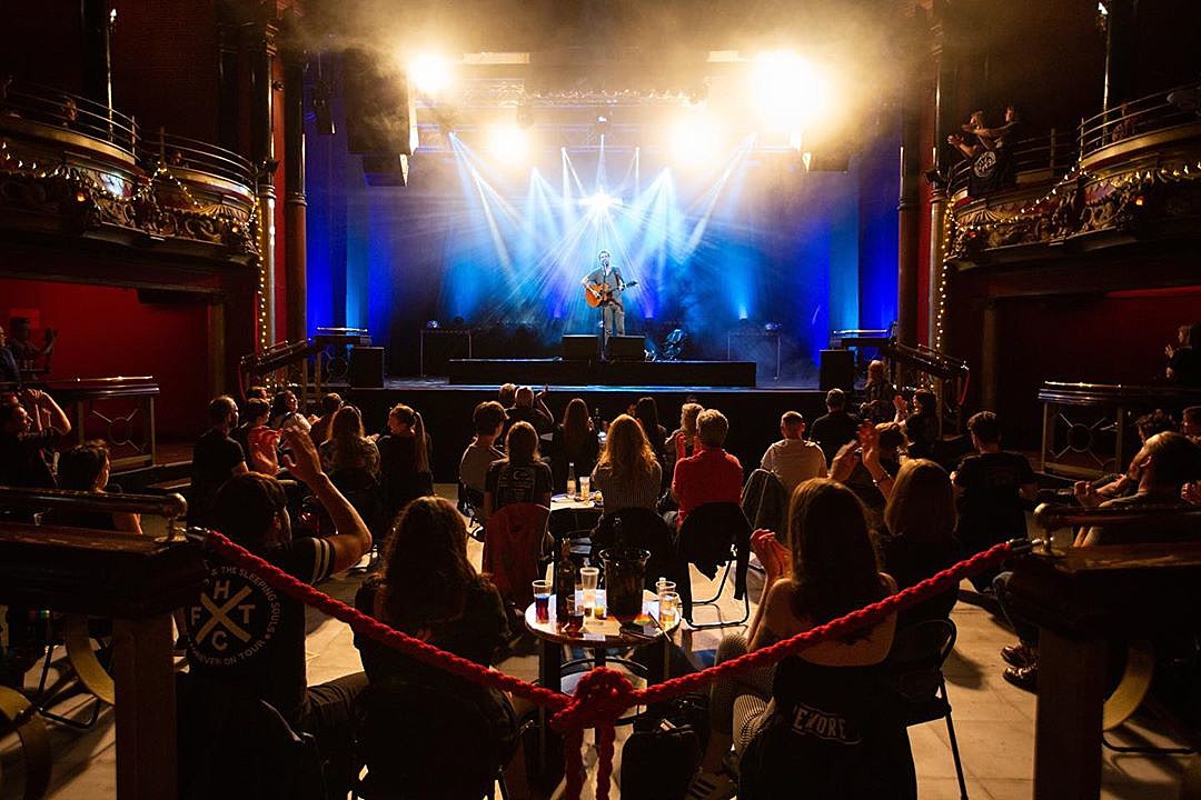 Frank Turner’s socially distanced indoor test gig “not a success,” organizers say