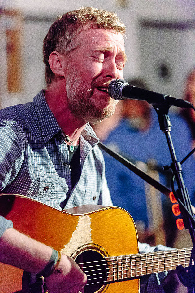 What’s going on Monday? (Glen Hansard/Richard Thompson, Emily Yacina, Vanessa Carlton, ‘Night Train’ & more)