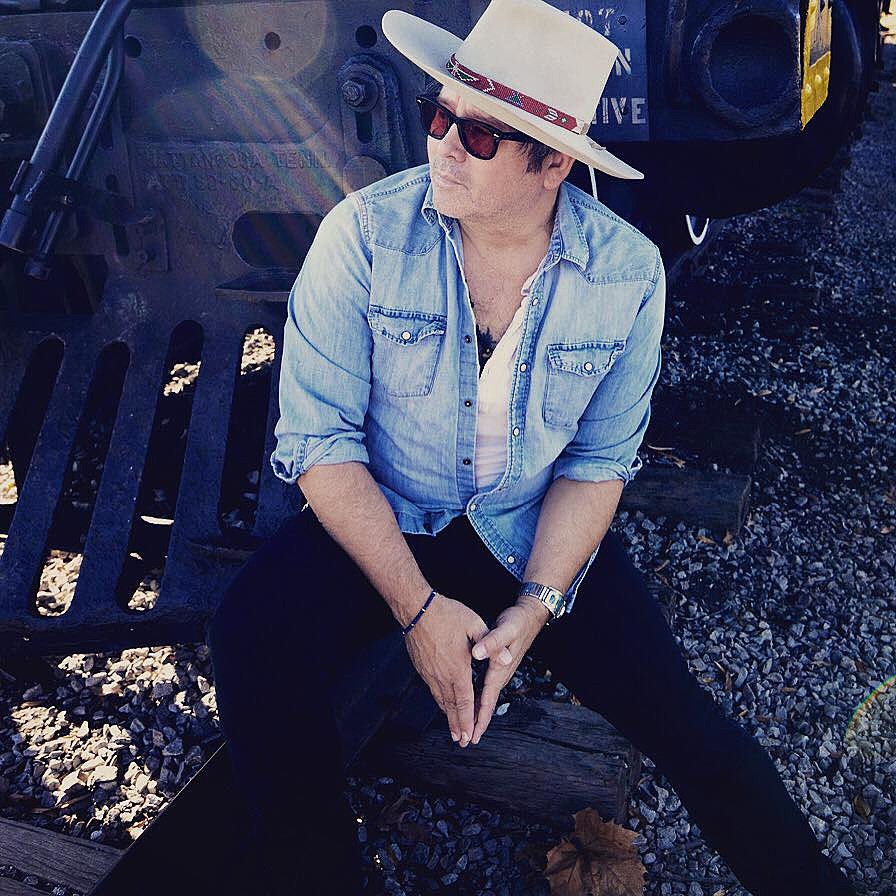 Grant-Lee Phillips preps new LP (stream 3 songs), touring with Kristin Hersh
