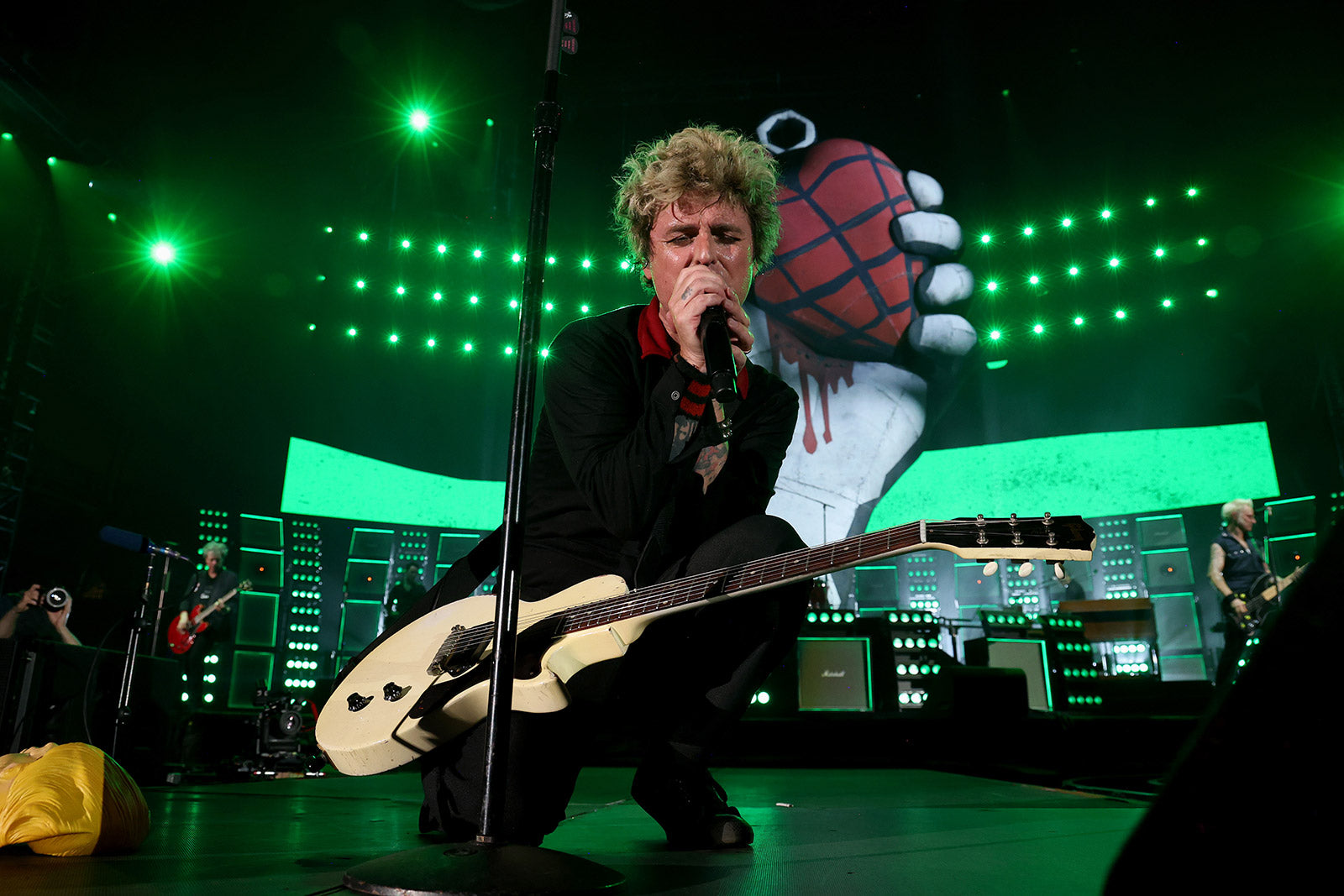 Green Day began tour in DC with ‘Dookie’ & ‘American Idiot’ in full, a rain delay & more (setlist, videos, pics)