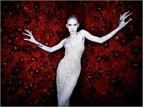 Grimes announces “Rhinestone Cowgirl” tour with Nicole Dollanganger (who has a new video)