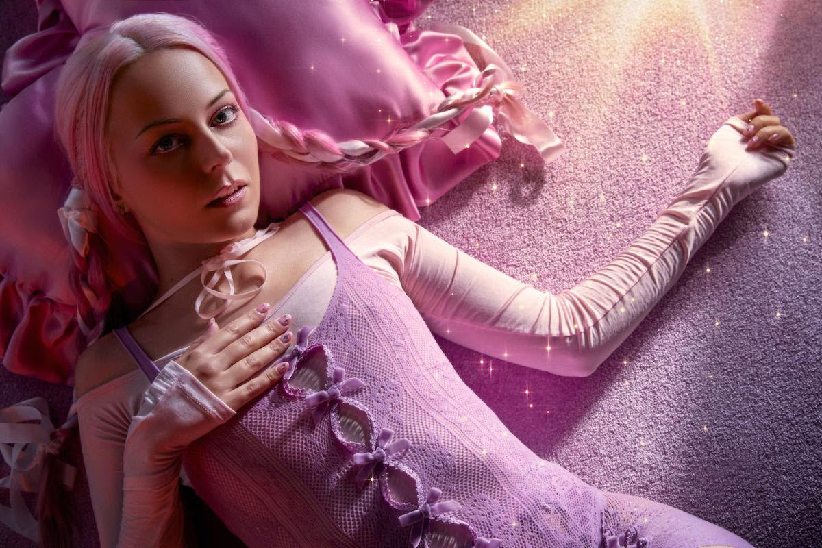 Hannah Diamond announces first headlining North American shows