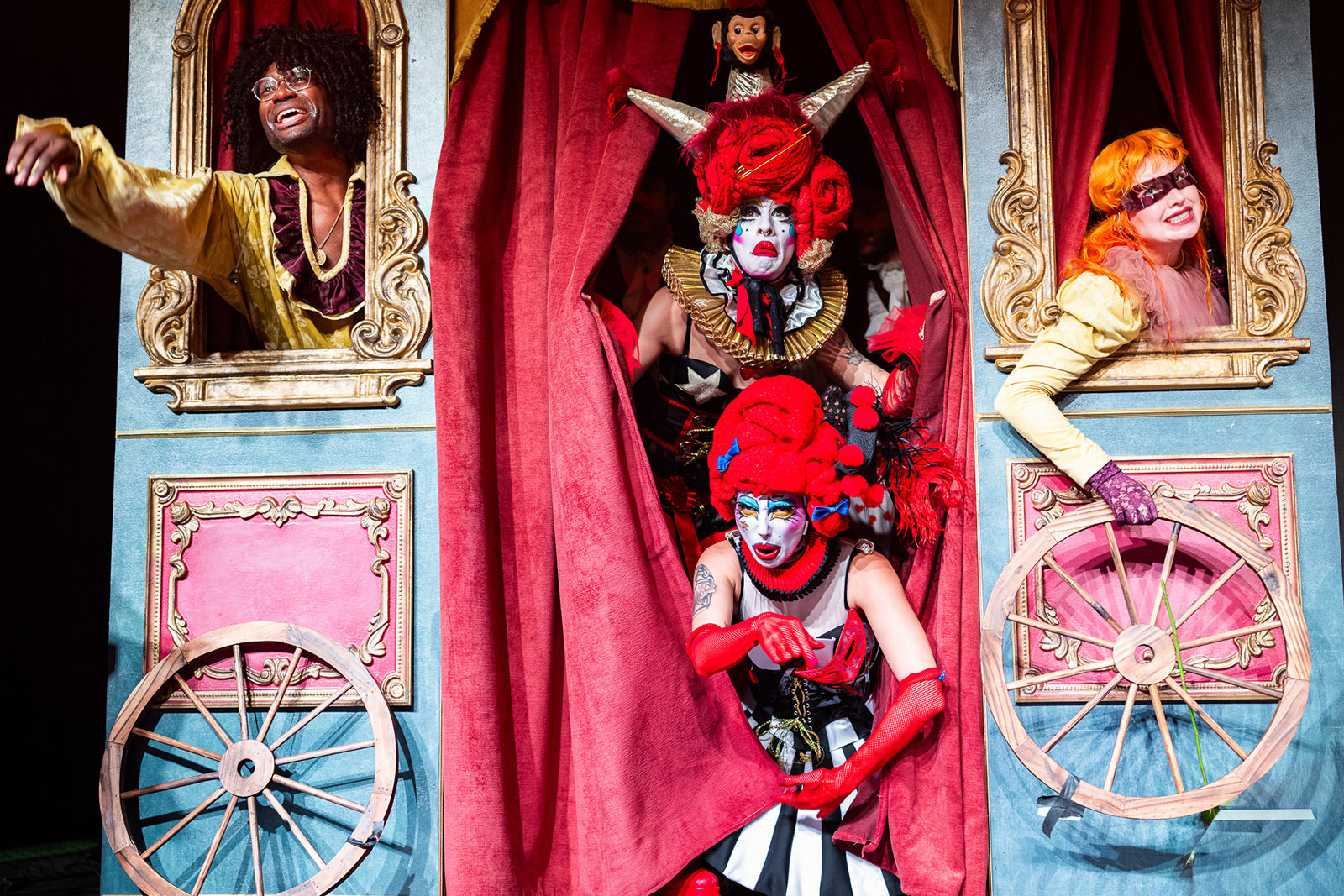 Haute & Freddy began Warsaw run (night 1 pics)