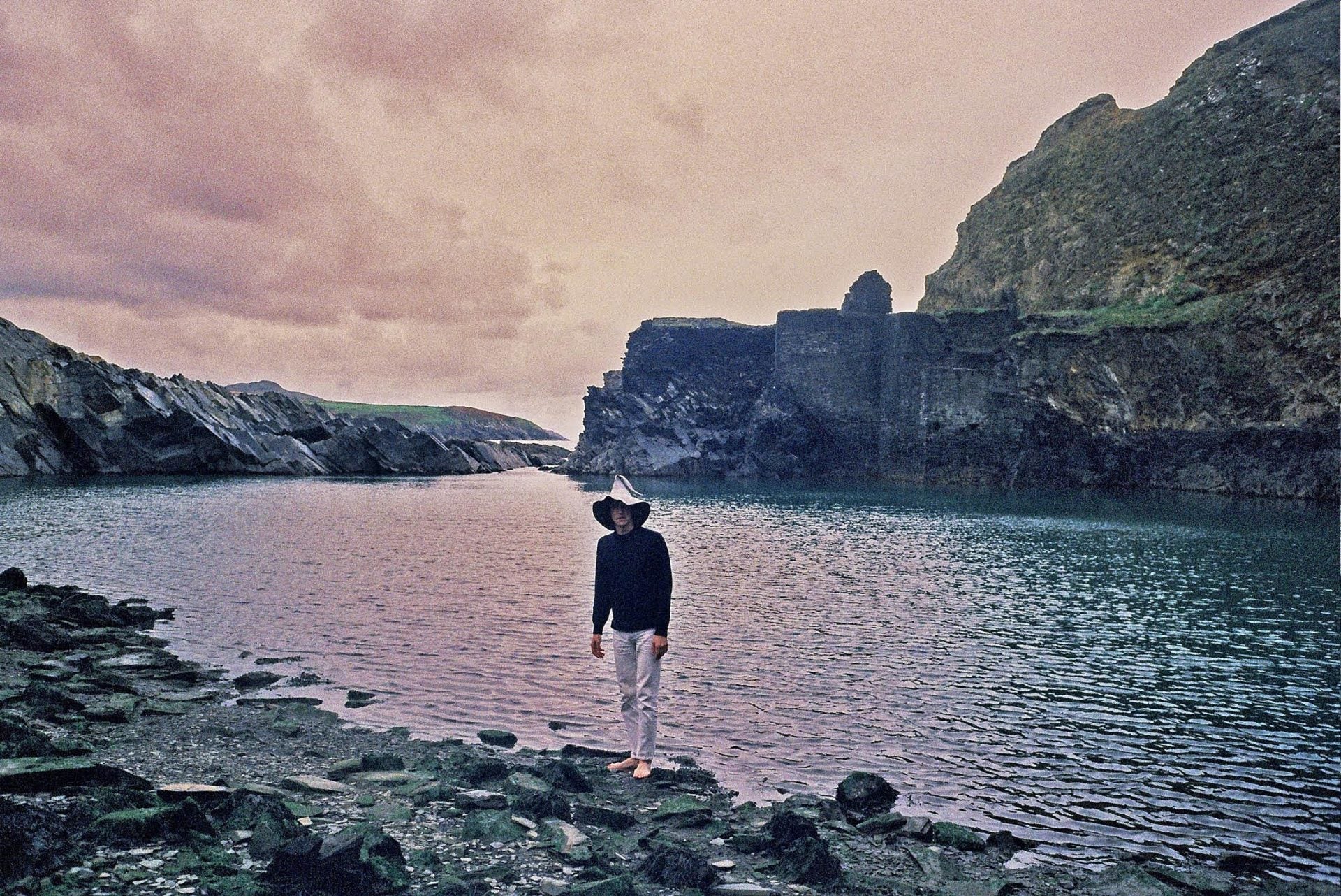 H. Hawkline releases new song ft. Cate Le Bon (listen), touring w/ Devendra Banhart
