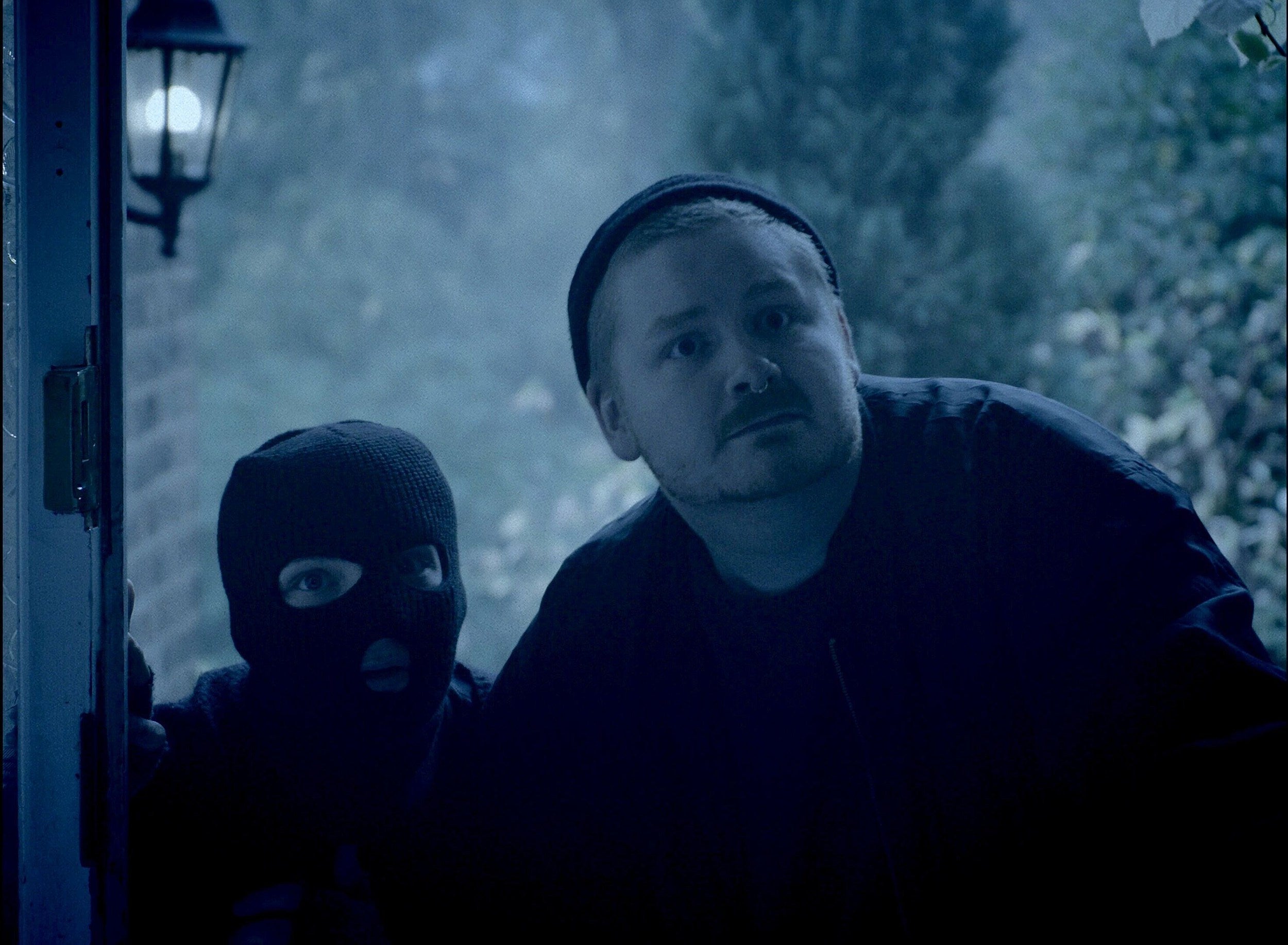 UK duo Her’s touring around SXSW, burgle houses in new “Harvey” video