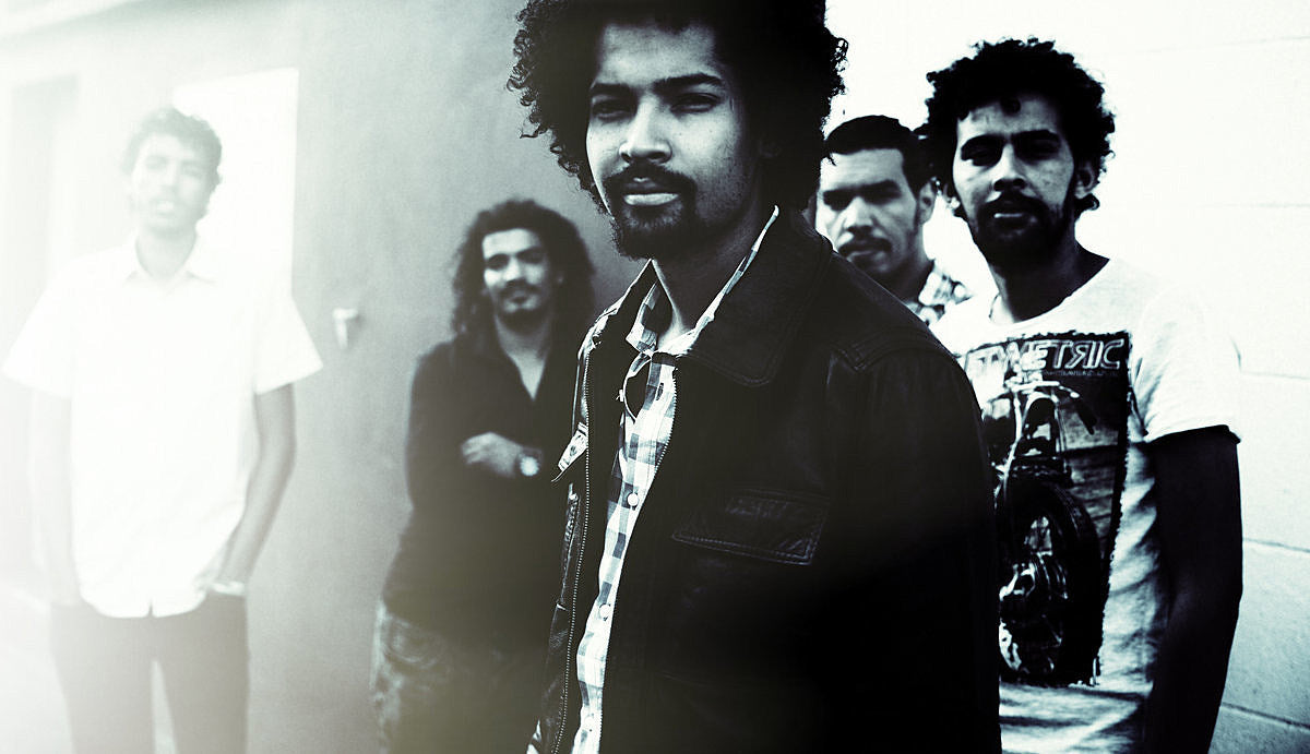 Tinariwen associates Imarhan on tour, streaming new LP