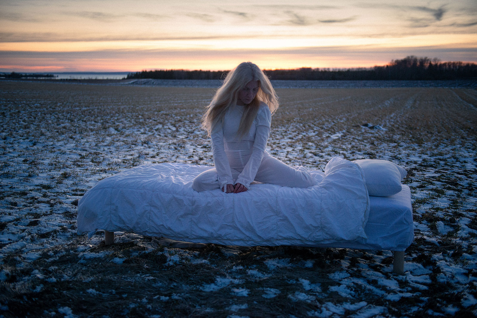 ionnalee announces new LP & US tour, shares “innocence of sound”
