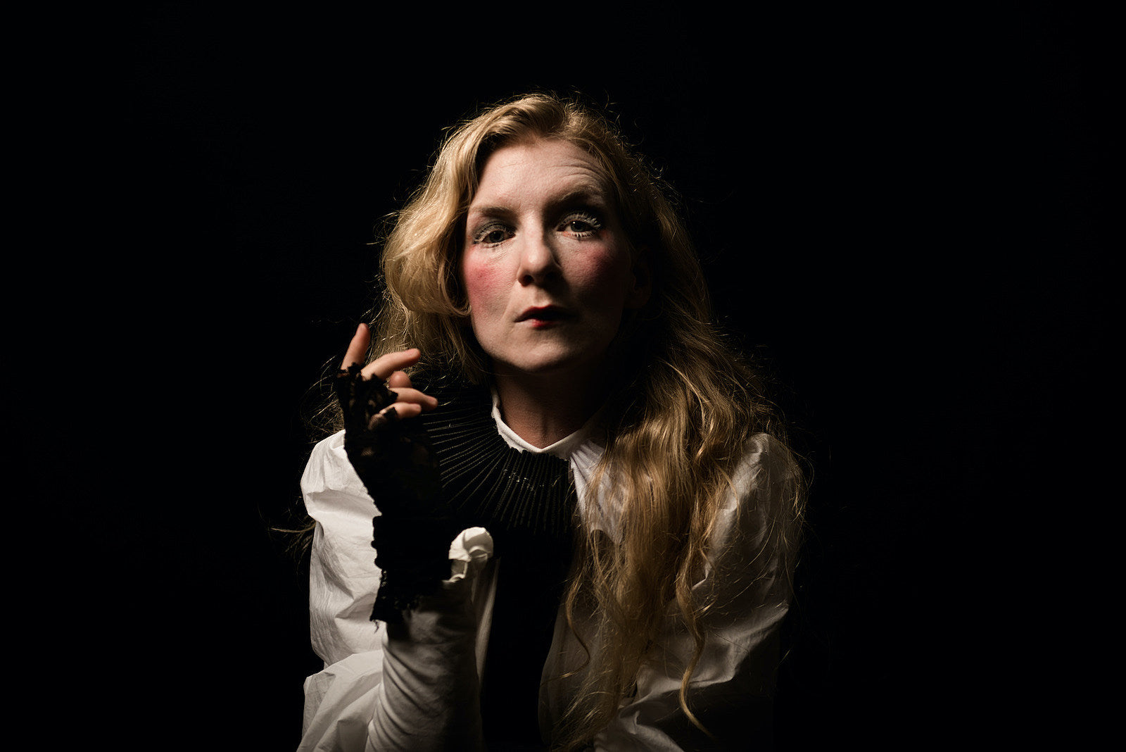 ionnalee / iamamiwhoami doing 10th anniversary livestream with special guests