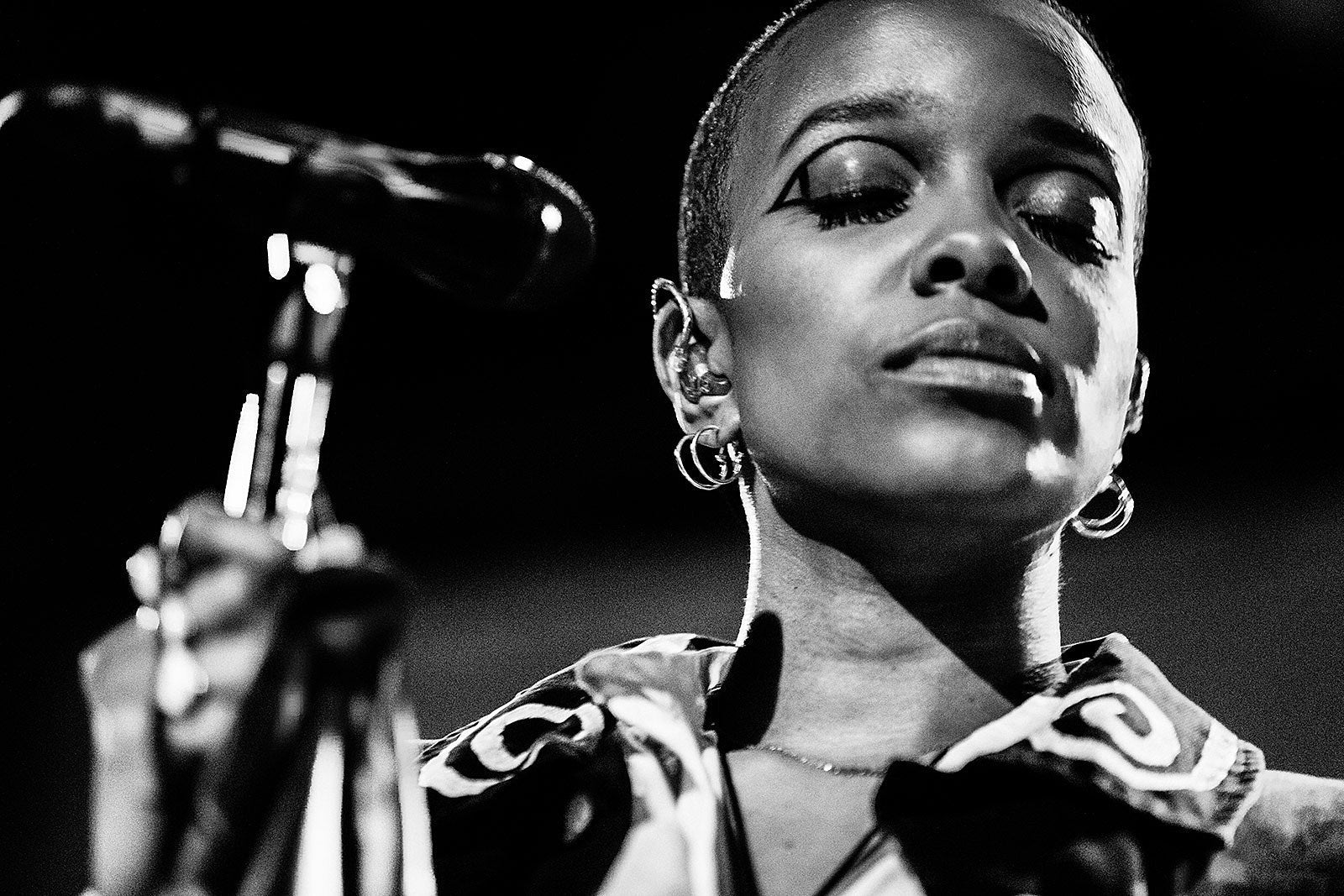 Jamila Woods touring, opening for Common (Apollo included)
