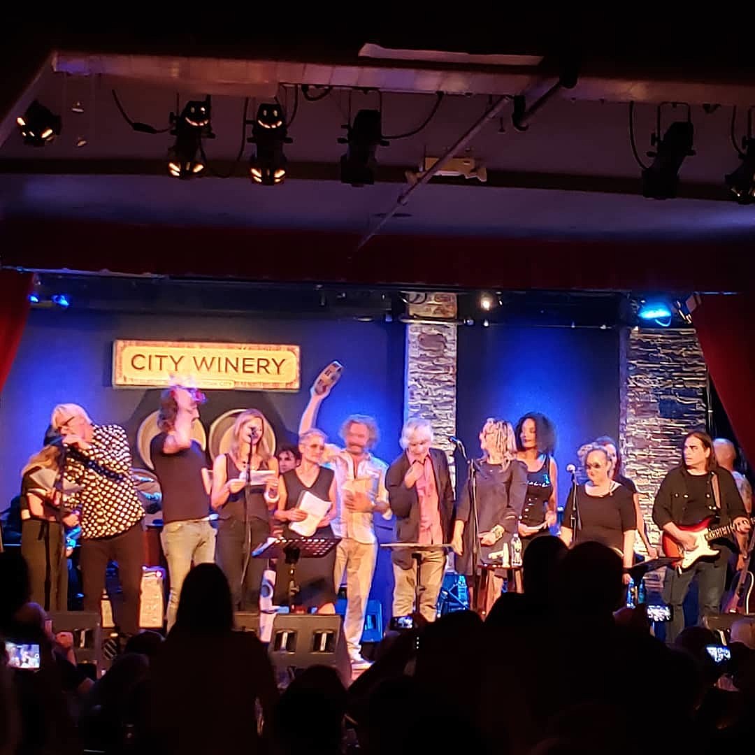 Joan Osborne, Lee Ranaldo, Robyn Hitchcock & more celebrated City Winery’s final night on Varick St