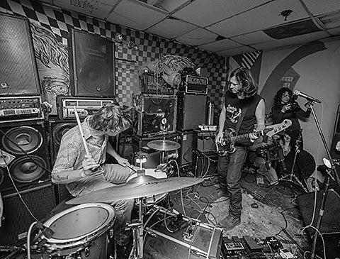 stream JEFF the Brotherhood & Colleen Green’s split 7″