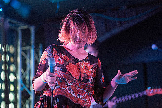 Warpaint’s jennylee played Baby’s with Young Magic (pics)