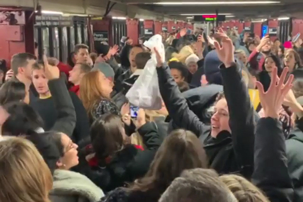 Robyn sing-along & dance party broke out in subway after MSG show! (watch!)