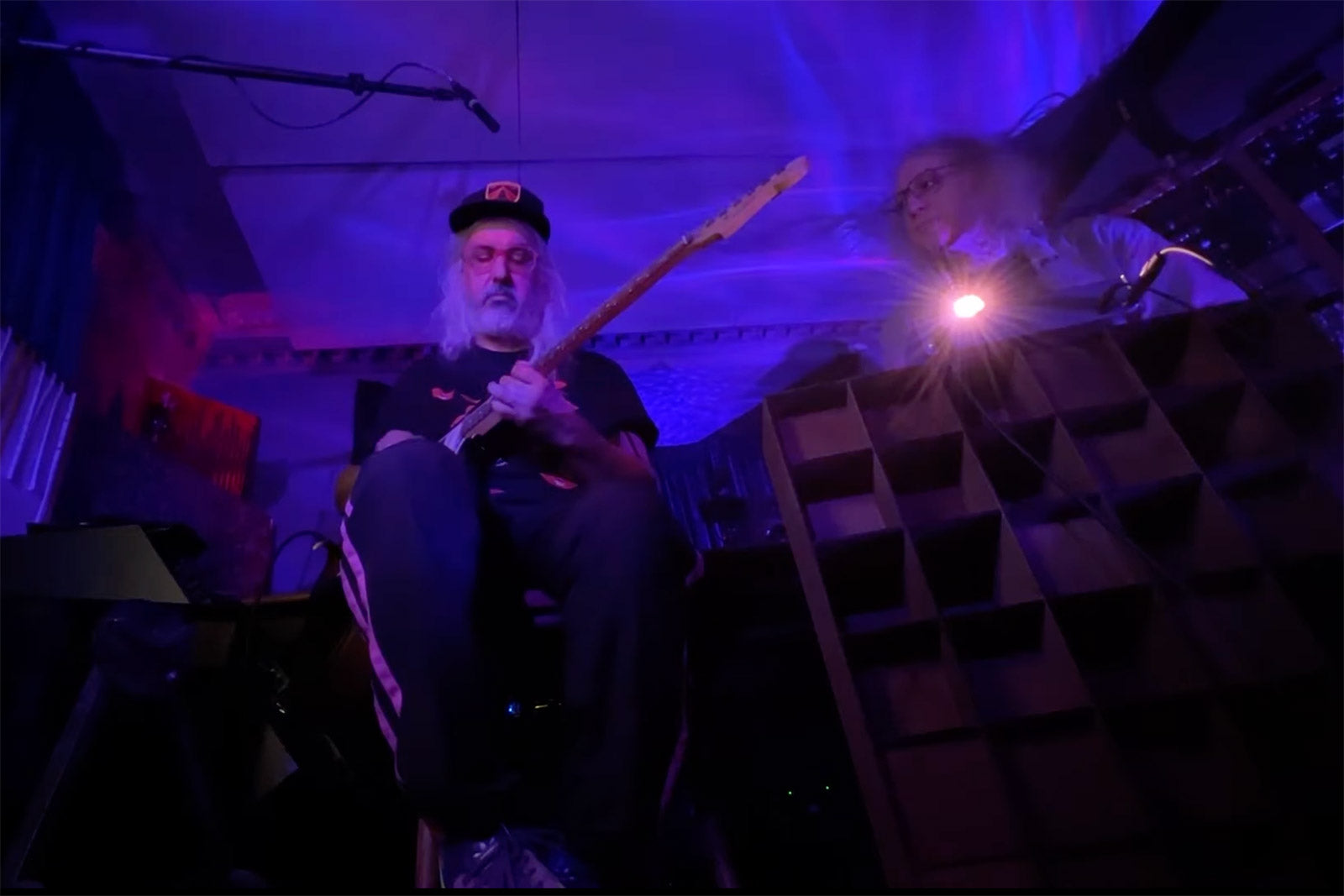 Watch J. Mascis & Kevin Shields test out Kevin’s signature Fender Blender fuzz pedal