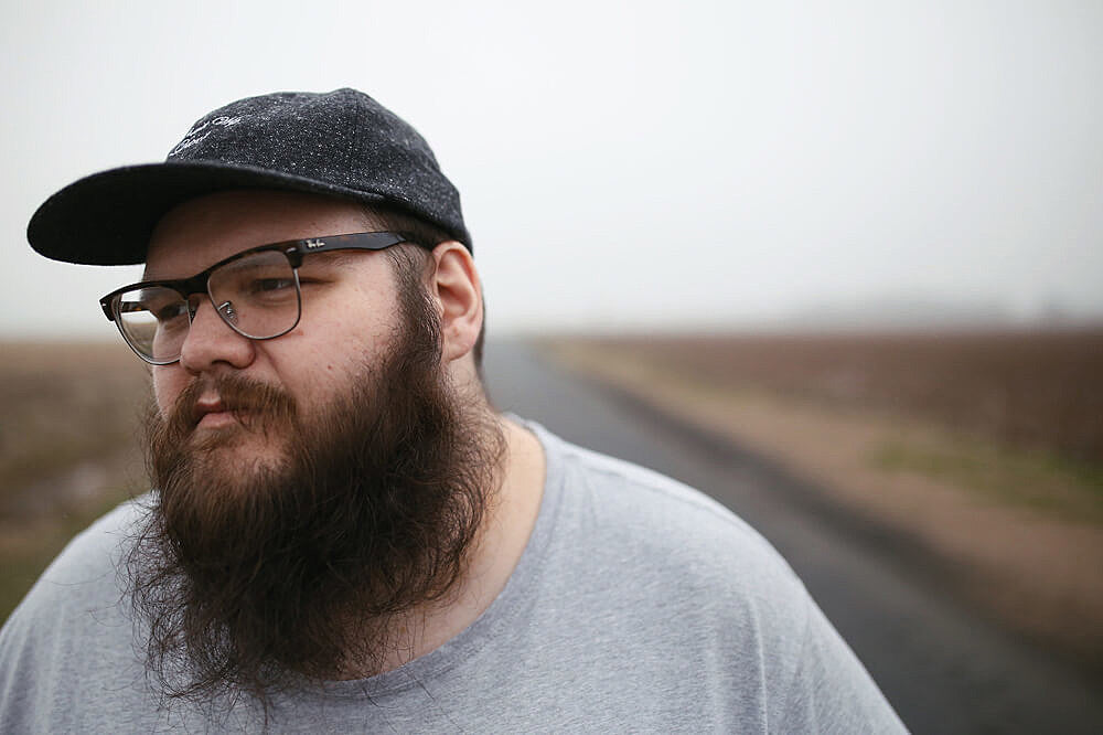John Moreland releasing ‘Big Bad Luv’ on 4AD, shares “It Don’t Suit Me (Like Before),” touring