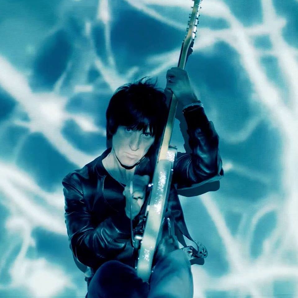 Johnny Marr announces new LP ‘Call the Comet’ & tour (listen to “The Tracers”)