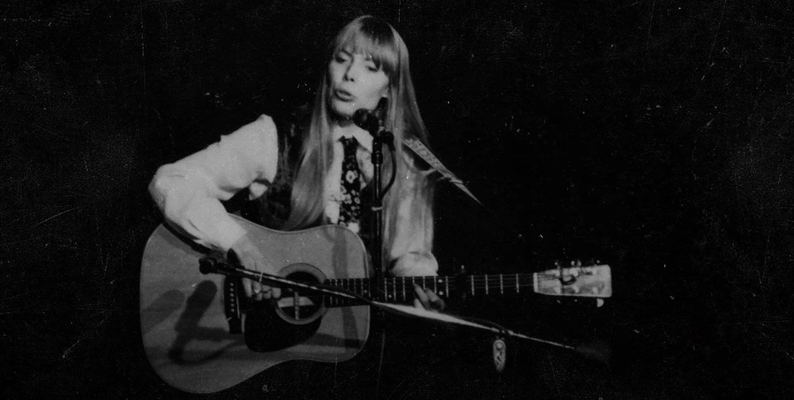 Joni Mitchell discusses new box set, health & more in rare interview with Cameron Crowe