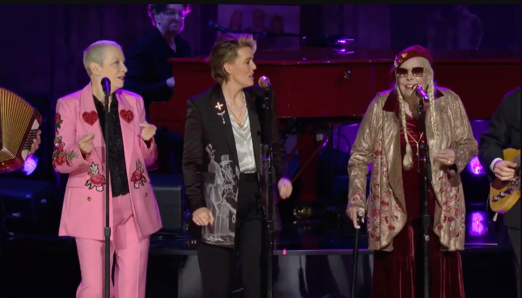 Watch Joni Mitchell cover Elton John’s “I’m Still Standing” w/ Annie Lennox at Gershwin Prize ceremony