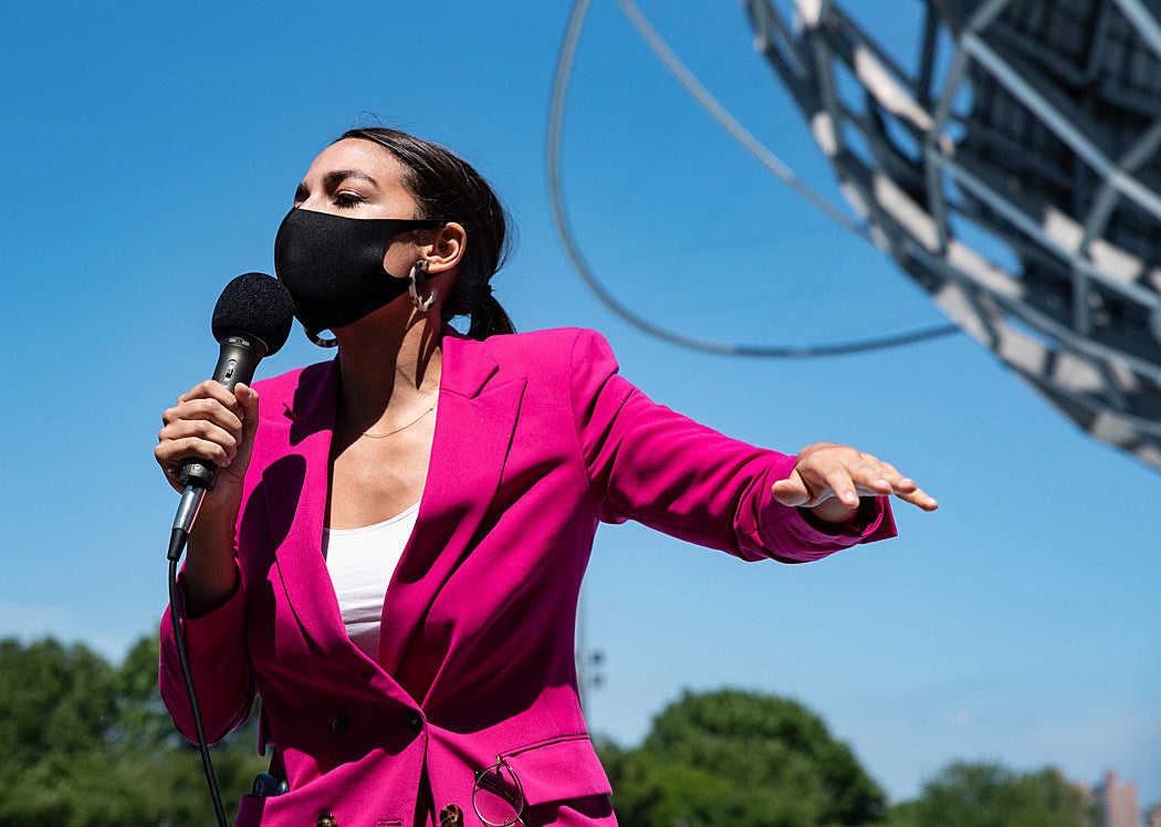 Elizabeth Warren & Alexandria Ocasio-Cortez drop off New Yorker Fest over digital picket