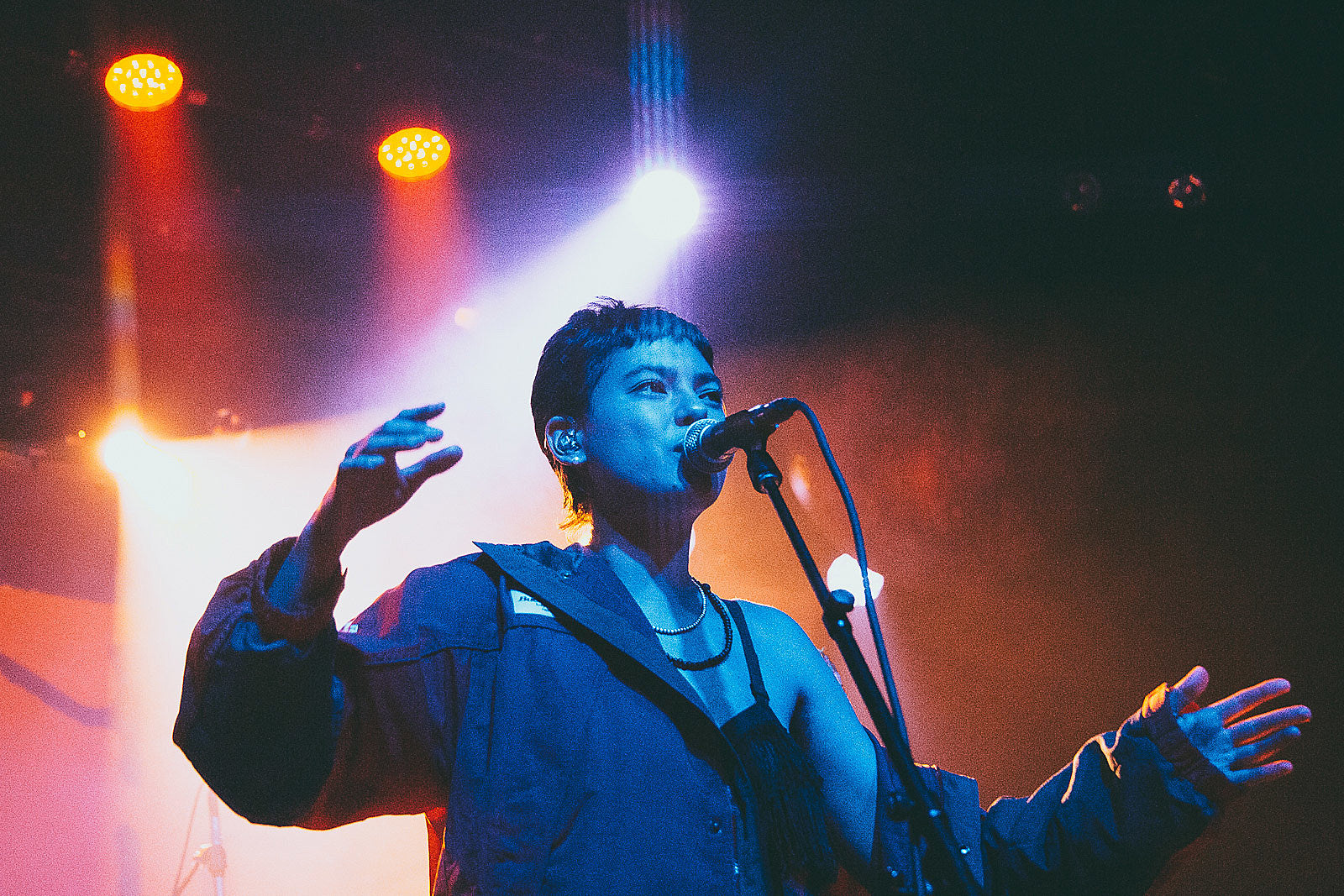 Miya Folick announces tour with Barrie, shares live session video