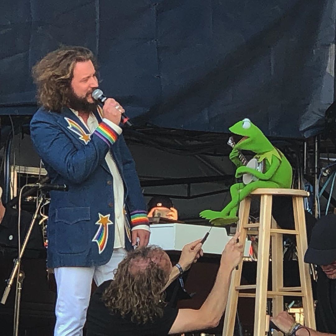 watch Kermit the Frog, Jim James & Janet Weiss perform together at Newport Folk Fest