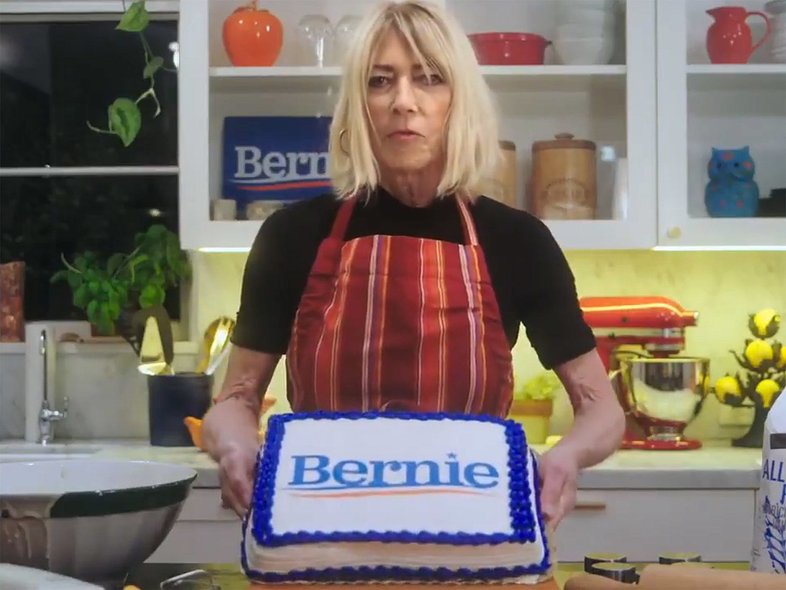 Kim Gordon bakes a Bernie Sanders cake; Jeff Mangum feeling the Bern, too
