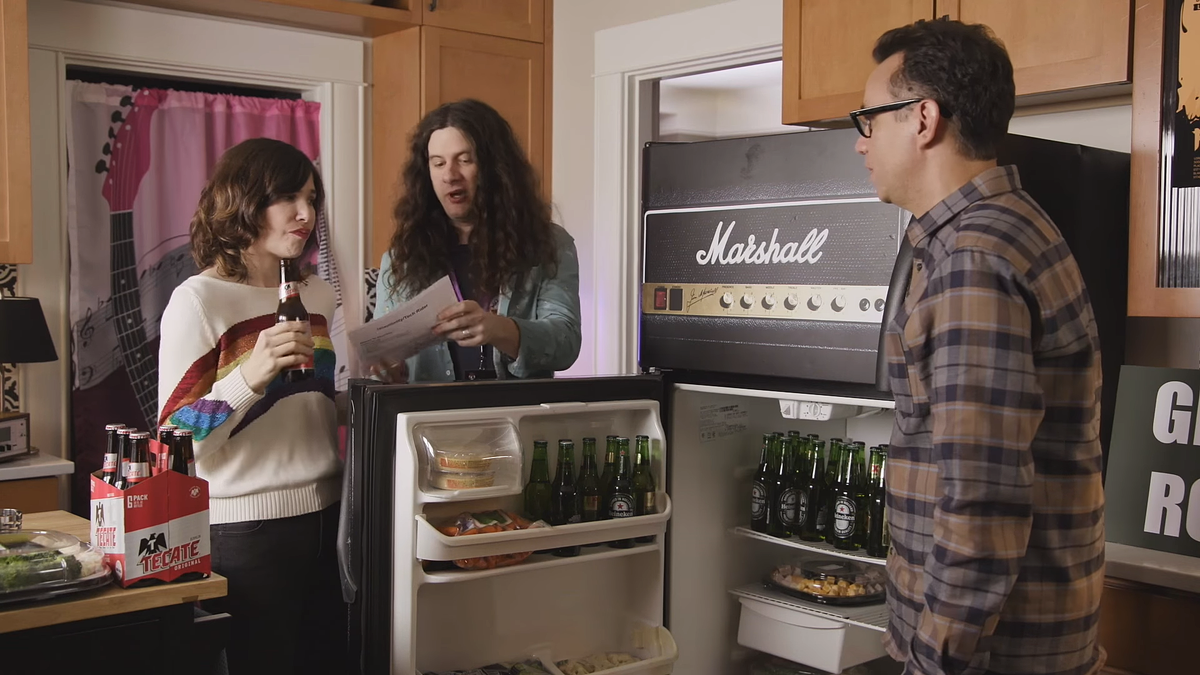 watch Kurt Vile play Carrie Brownstein’s in-house roadie on ‘Portlandia’