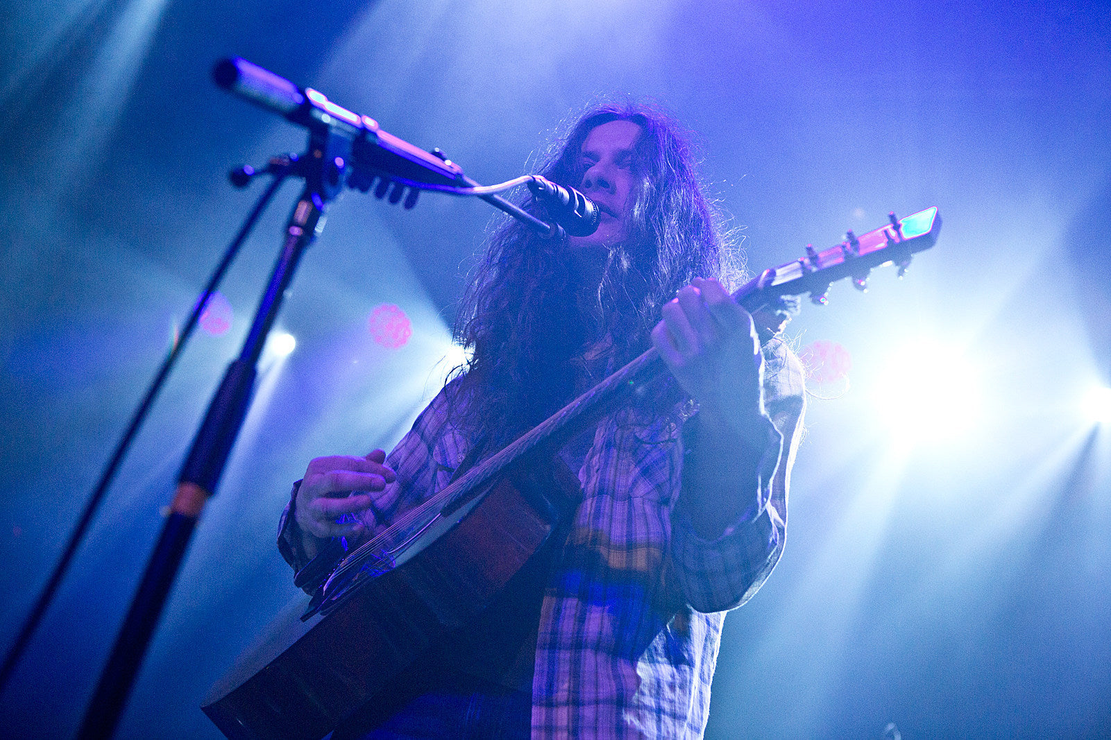 Kurt Vile shares “Timing Is Everything (And I’m Falling Behind),” extends tour