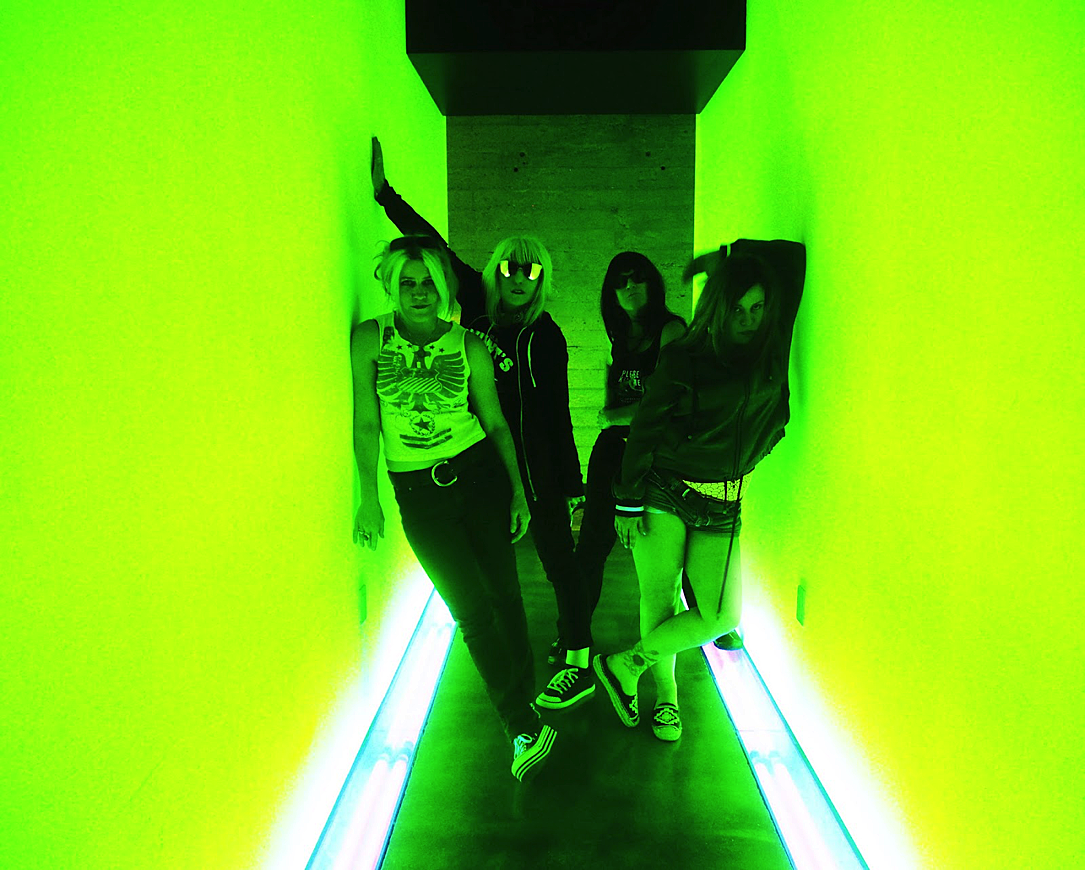 L7 release first song in 18 years via Don Giovanni