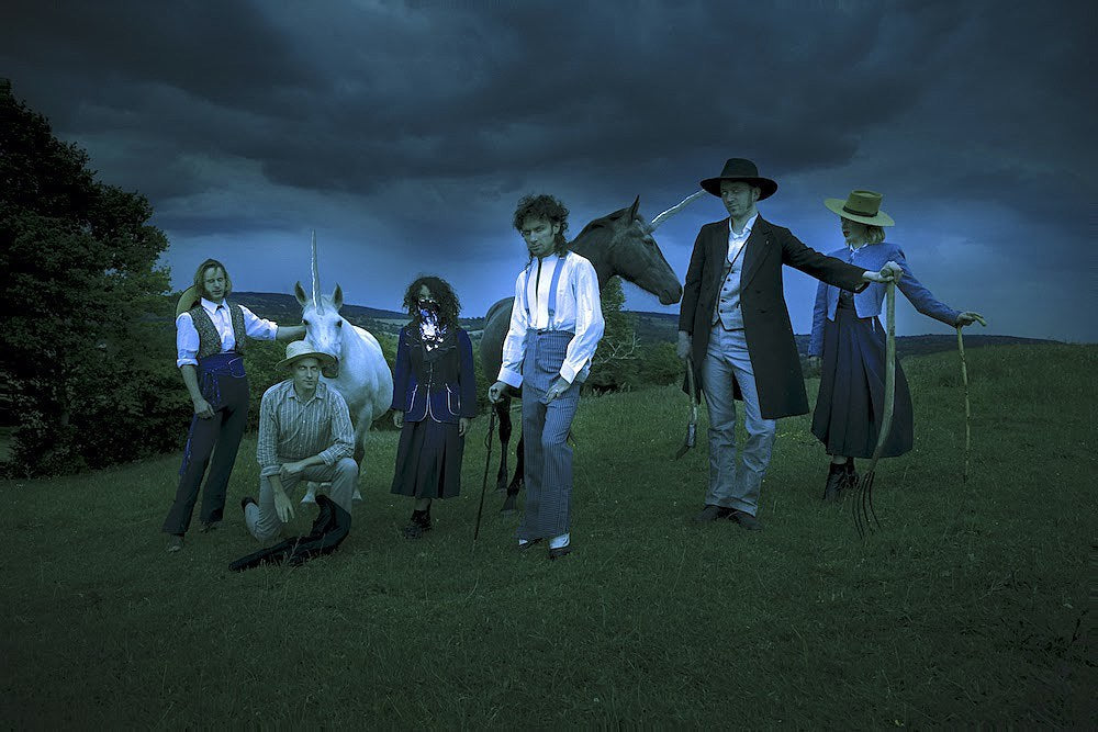 La Femme announce new album ‘Paradigmes,’ share “Foutre le Bordel” video