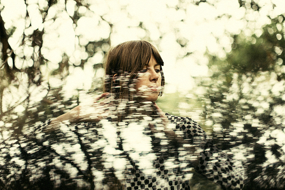 Lael Neale signs to Sub Pop, shares “Every Star Shivers in the Dark”