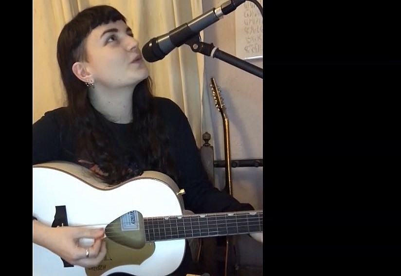 Watch Lande Hekt perform songs from her debut solo album on acoustic livestream