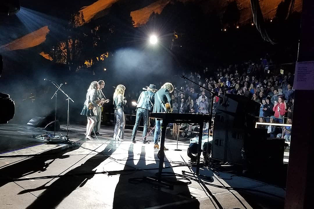 Beck & Jenny Lewis covered “Harvest Moon” under a Harvest Moon (watch)
