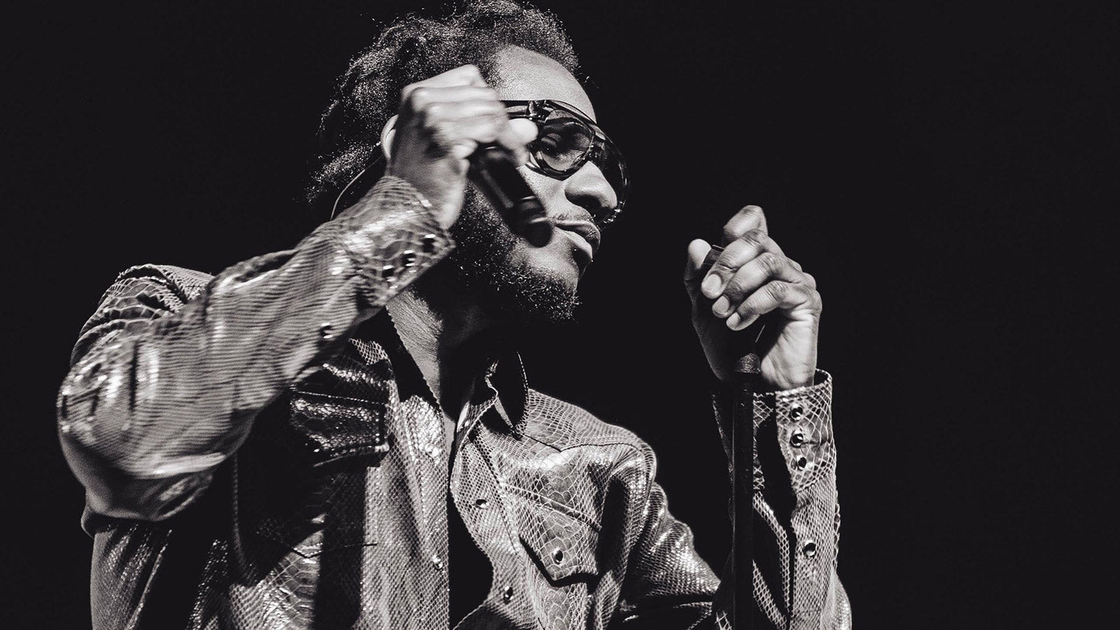 Leon Bridges began Beacon Theatre run with Hermanos Gutiérrez (night 1 pics, setlist)