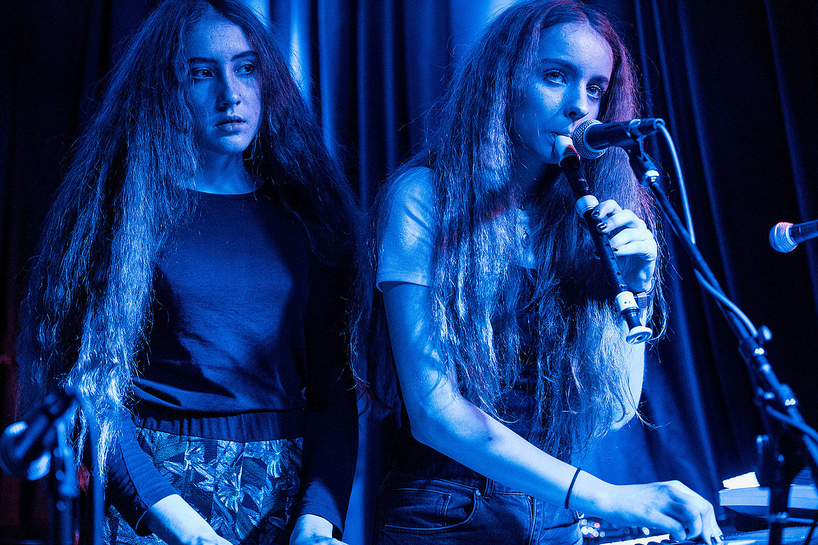 UK duo Let’s Eat Grandma played two NYC shows (pics/review from Berlin)