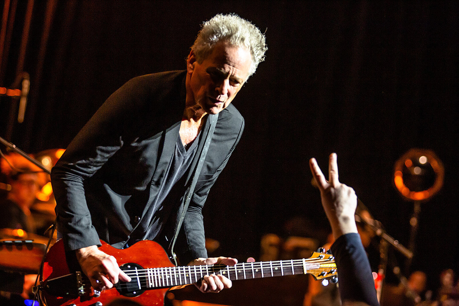 Lindsey Buckingham played Town Hall (pics), talks “Go Your Own Way” on ‘Song Exploder’