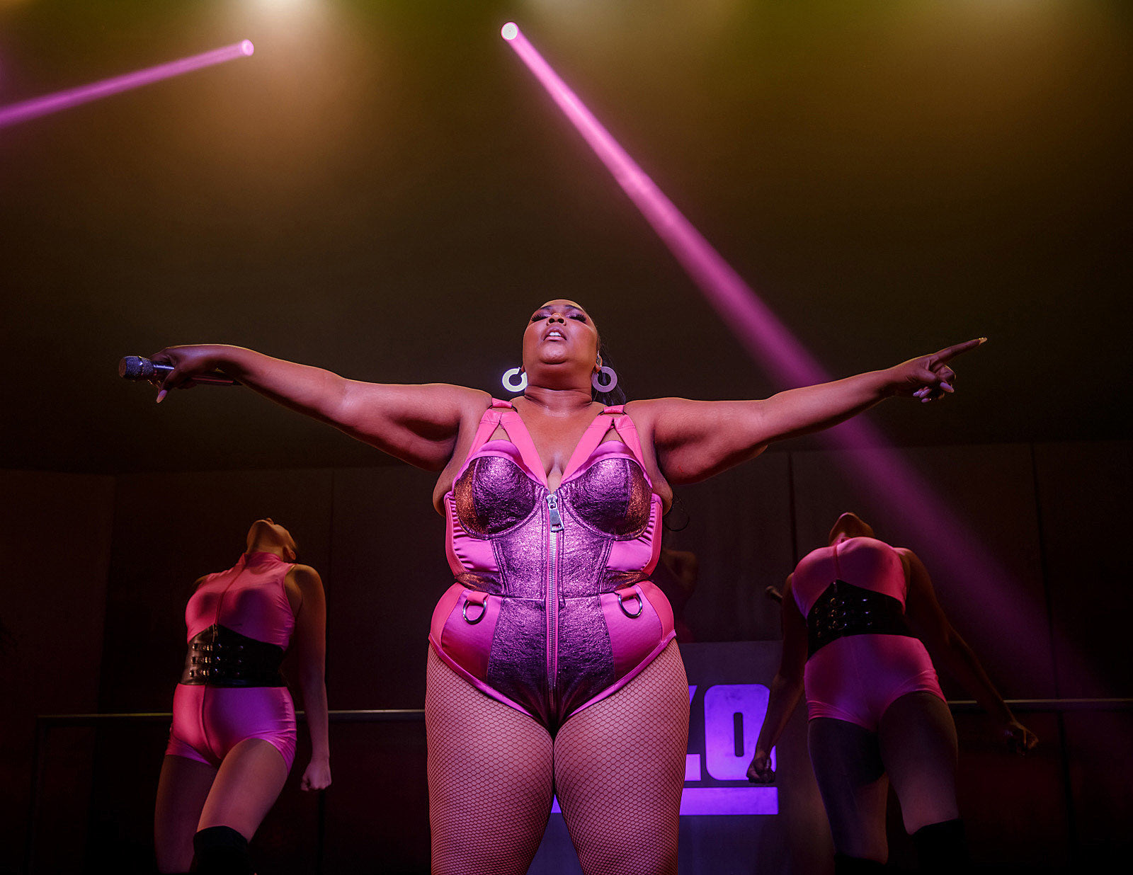 Lizzo played two Chicago shows at Riviera Theatre (pics, video)