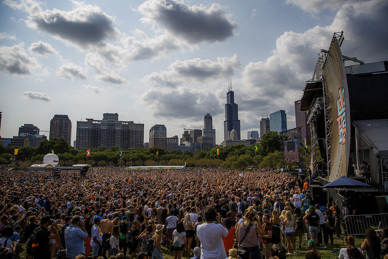 Vegas shooter reportedly booked a room over Lollapalooza too