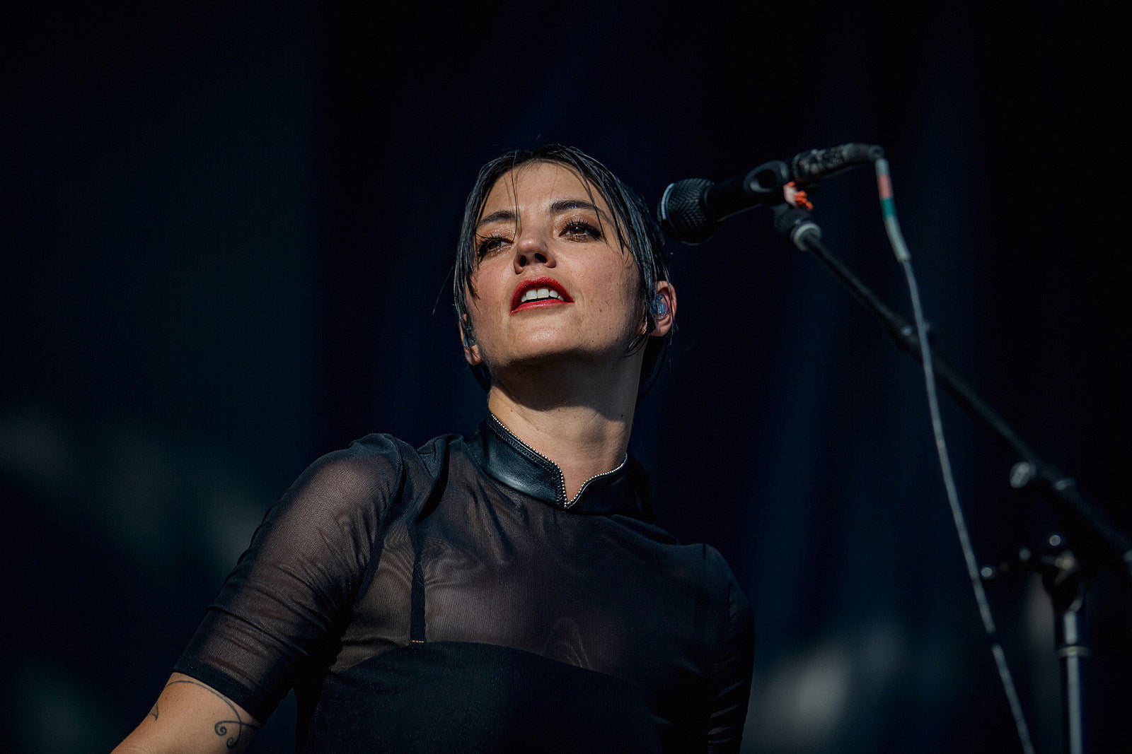 Sharon Van Etten, Jason Isbell & more contribute to Alzheimer’s benefit comp