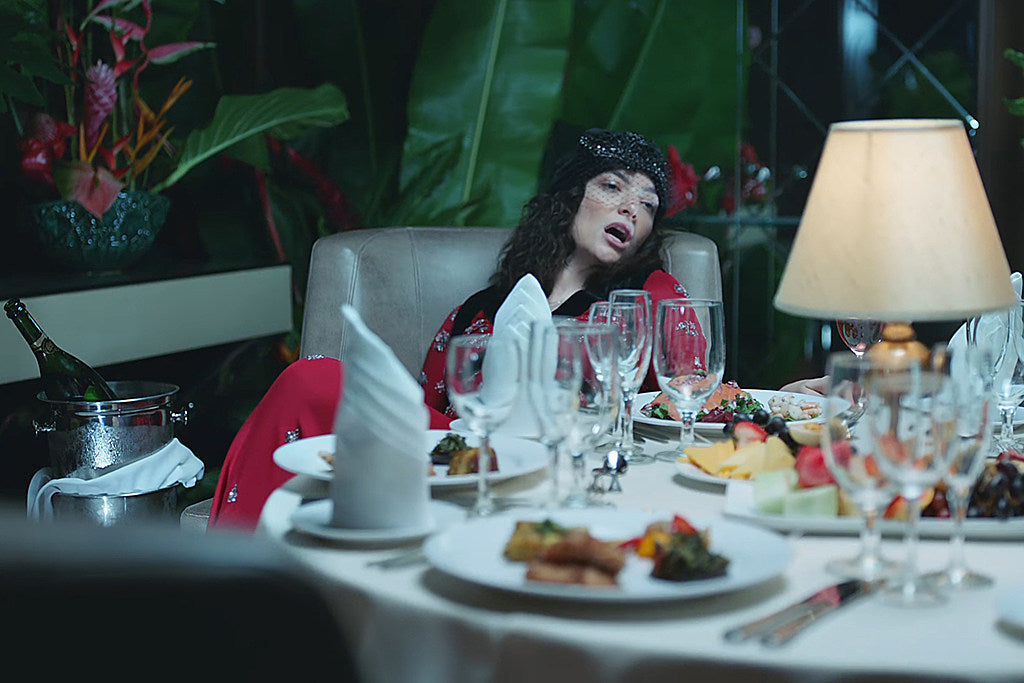 Lorde shares “Perfect Places” video, livestreaming Lollapalooza set