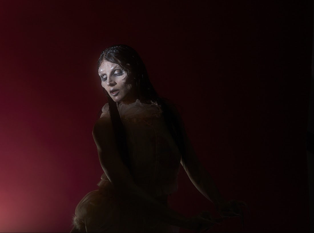 Lou Tides (Sharon Van Etten & The Attachment Theory) announces Bartees Strange-produced album, shares “Autostatic!”