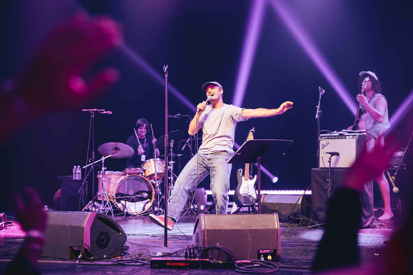 Mac DeMarco played 2 Radio City Music Hall shows (pics, video, setlists)