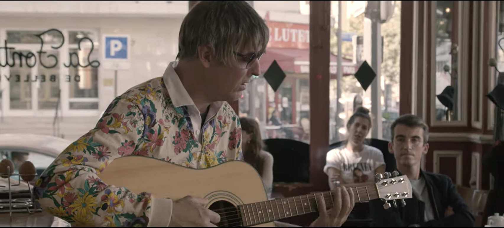 watch Stephen Malkmus play Pavement’s “Spit on a Stranger” acoustic in Paris