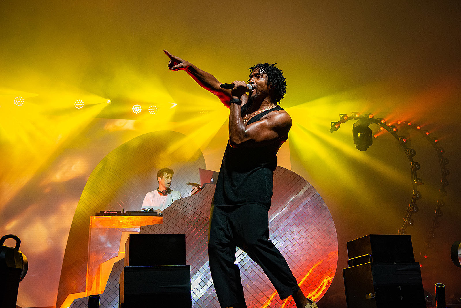 Mark Ronson headlined Pinknic Festival Friday w/ Q-Tip & more (pics)