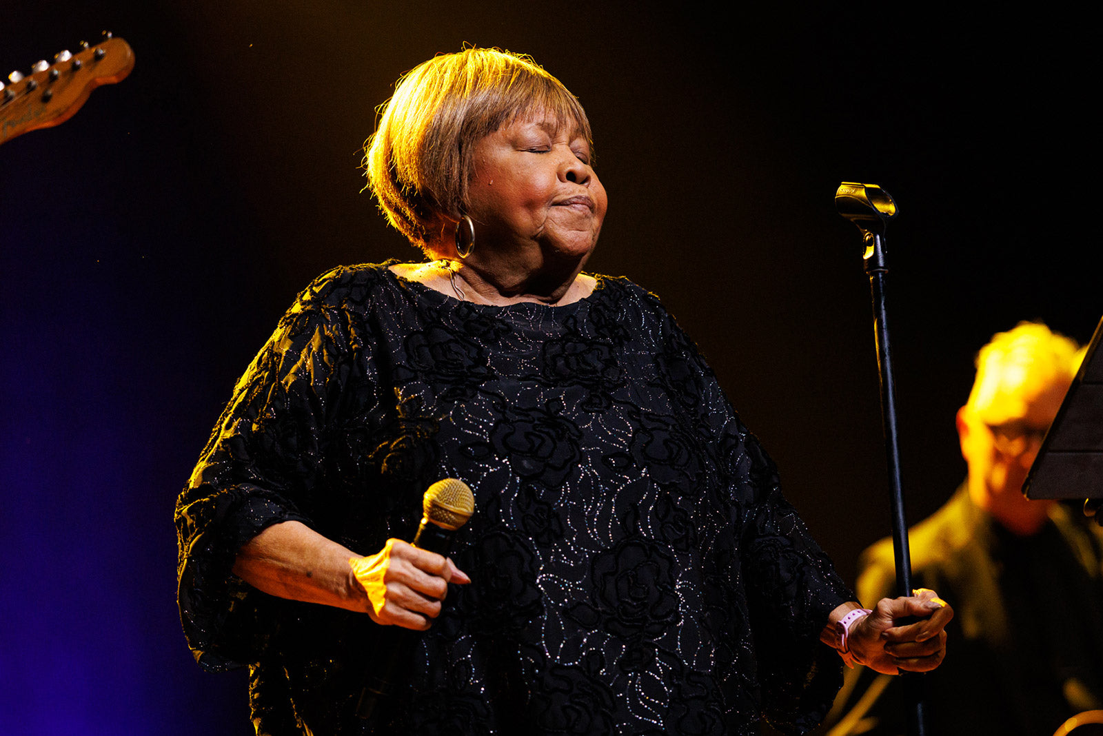Watch Norah Jones join Mavis Staples on “You Are Not Alone” in NYC ++ Beacon Theatre pics & setlist