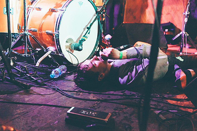 Meilyr Jones shares “Strange/Emotional” video, played London with Girl Ray @ Moth Club (pics)