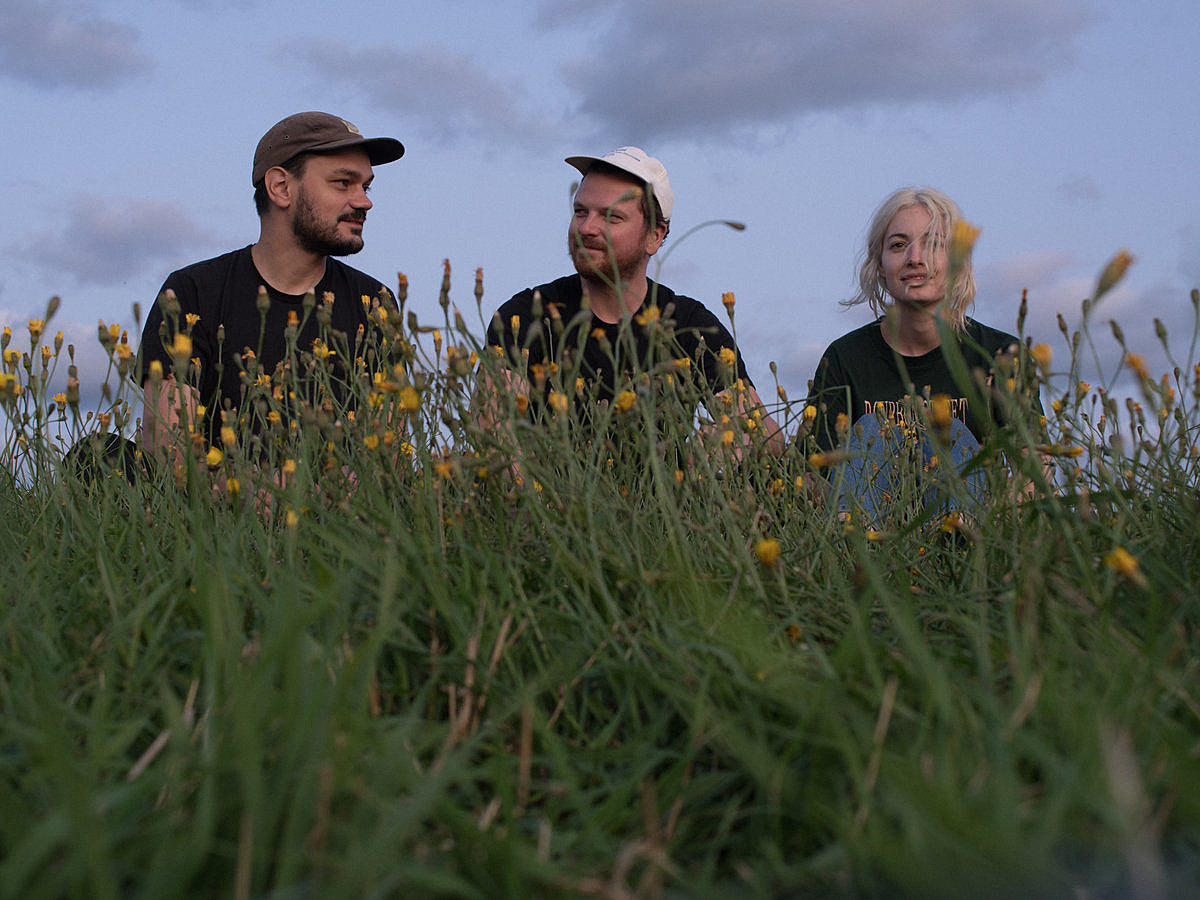 Montreal dreampop band Men I Trust touring around SXSW (dates & streams)