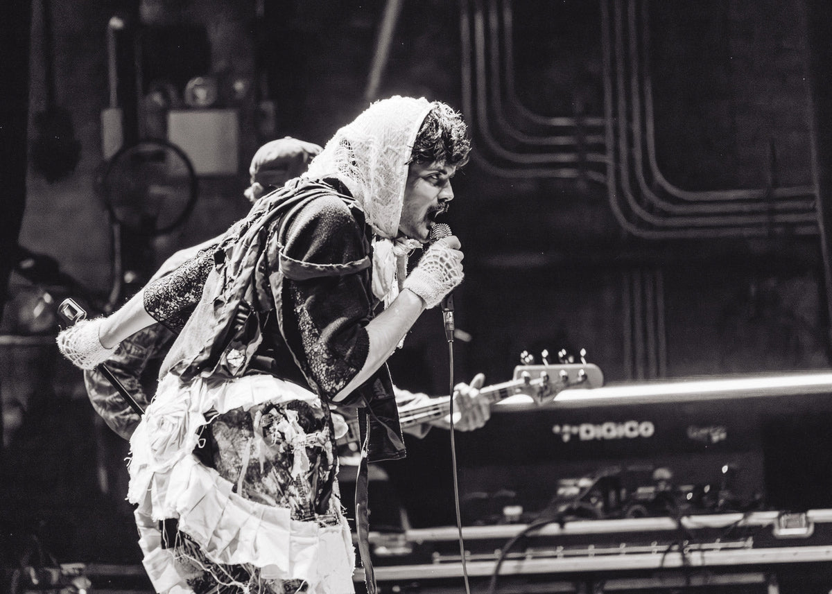 Model/Actriz added to Racket’s NYE show (win tix!), played MHOW & Beacon Theatre (pics)